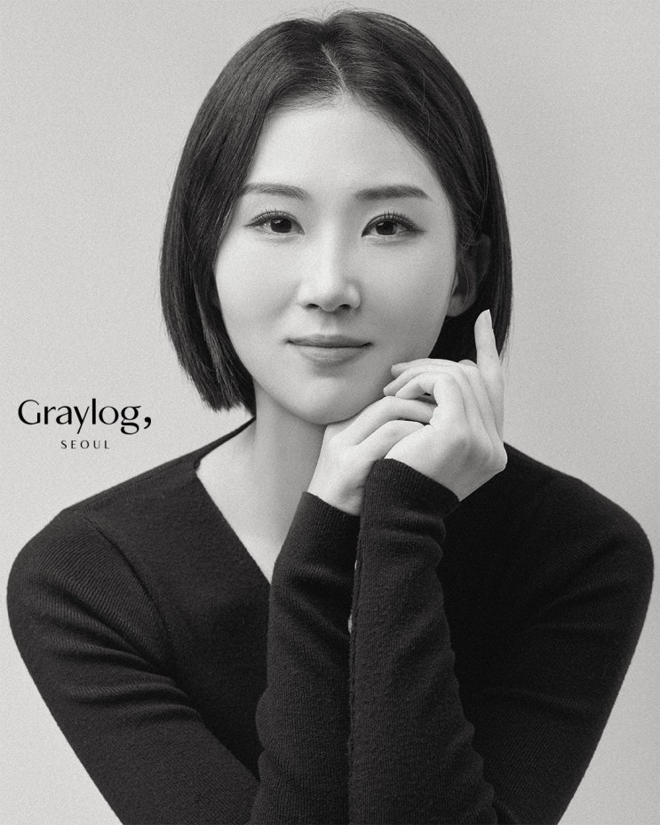  흑백 프로필 촬영, 그레이 로그