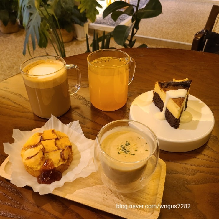  울산 남구청 카페/울산 달동 디저트 카페/ 수제 레터링 케이크 : 달동 비센트