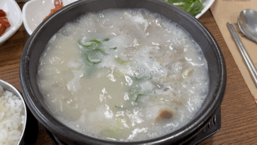 어방동 아제돼지국밥 - 뜨끈뜨끈 깔끔한 진국