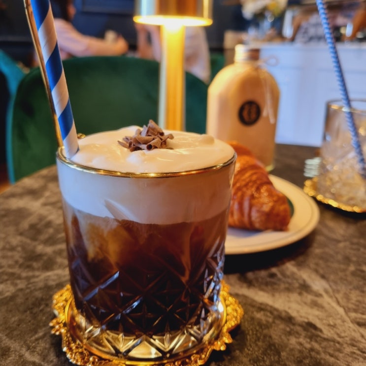 송도현대프리미엄아울렛 근처 카페 송도 '드베르흐' 내돈내산 송도현대프리미엄아울렛 근처 카페 송도 '드베르흐' 내돈내산