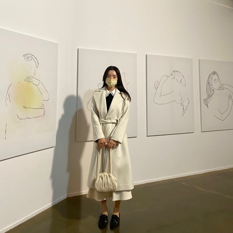  올겨울 돋보이는 크림색 화이트 울코트