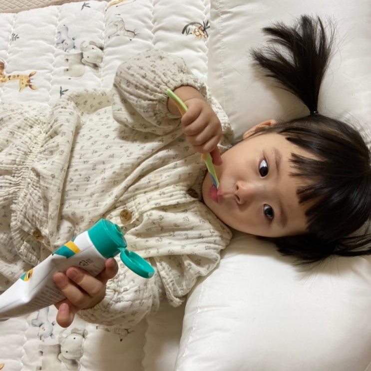  두돌아기 치약사용시기에 입냄새 잡았다