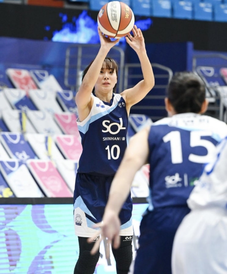 WKBL 프로농구 여자농구 1~2위 맞대결 신한은행 KB스타즈 WKBL 프로농구 여자농구 1~2위 맞대결 신한은행 KB스타즈