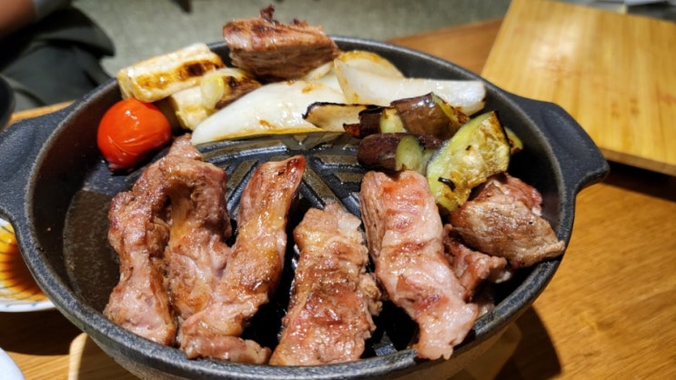  광교 카페거리 분위기 좋고 맛있는  양고기 식당 - 양육점