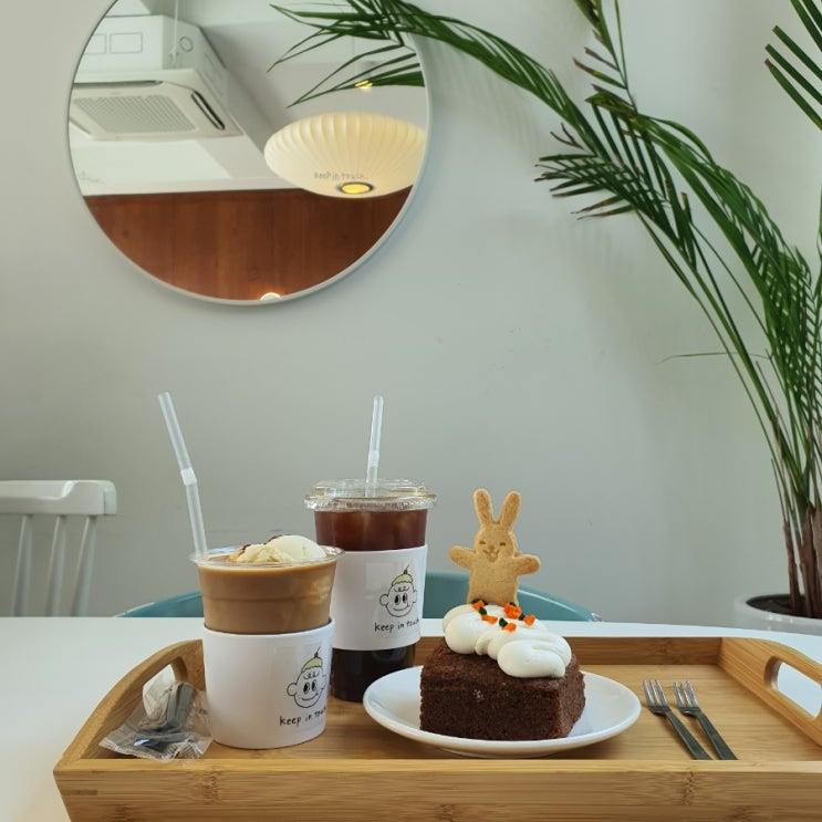  내돈내산> 동두천카페 '킵인터치' - 여유로운 분위기와 더불어 맛있는 디저트까지 가득!