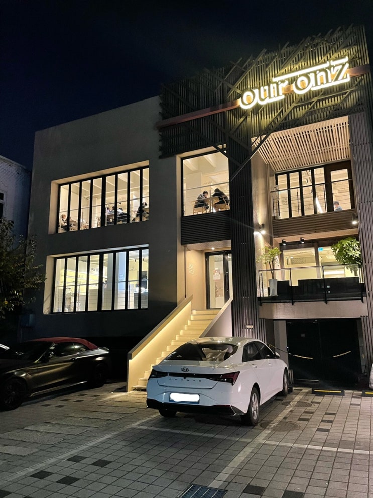  [서울/연희동] 넓고 조용한 노키즈존 카페,아워온즈(ouronz)