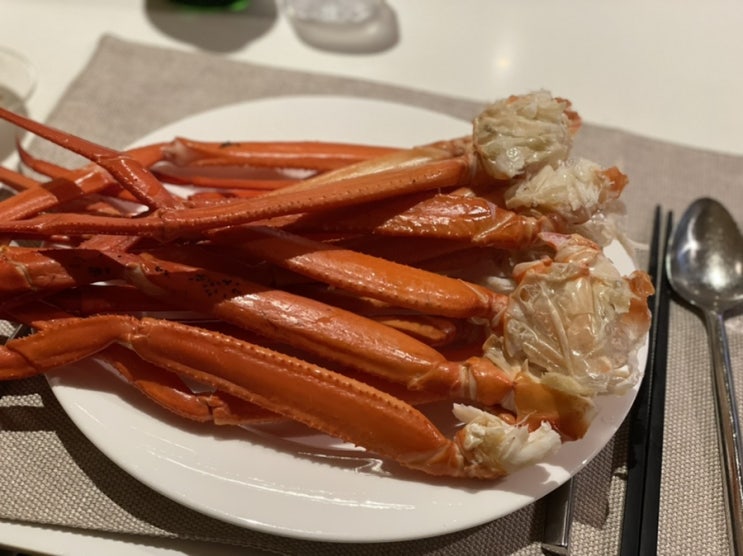 잠실 롯데호텔월드 해산물과 양갈비가 맛있는 '라세느' 뷔페