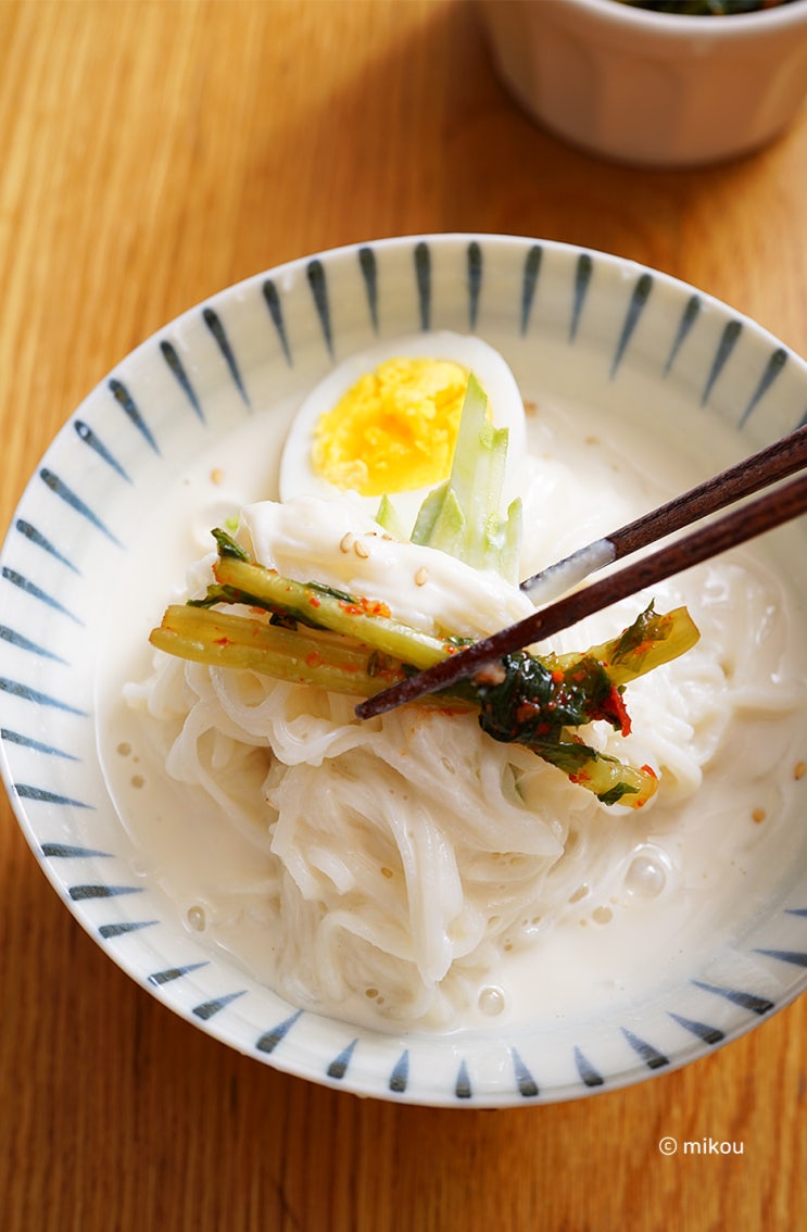 콩물 만들기, 면만 곁들이면 콩국수 레시피!