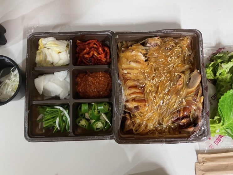  <마왕족발> - 마왕통구이(앞다리살 간장소스 당면족발)