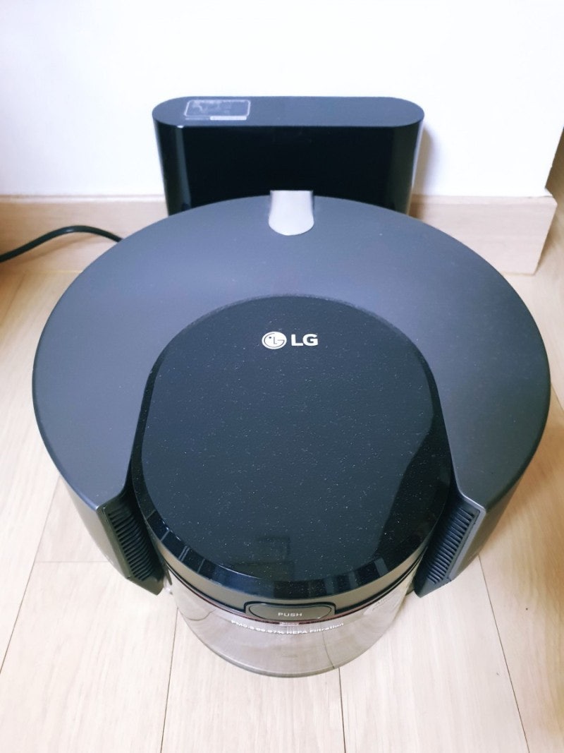 LG 고객센터에서 LG 코드제로 R9 로봇청소기 배터리를 무상 교환해준다고 연락이 왔어요