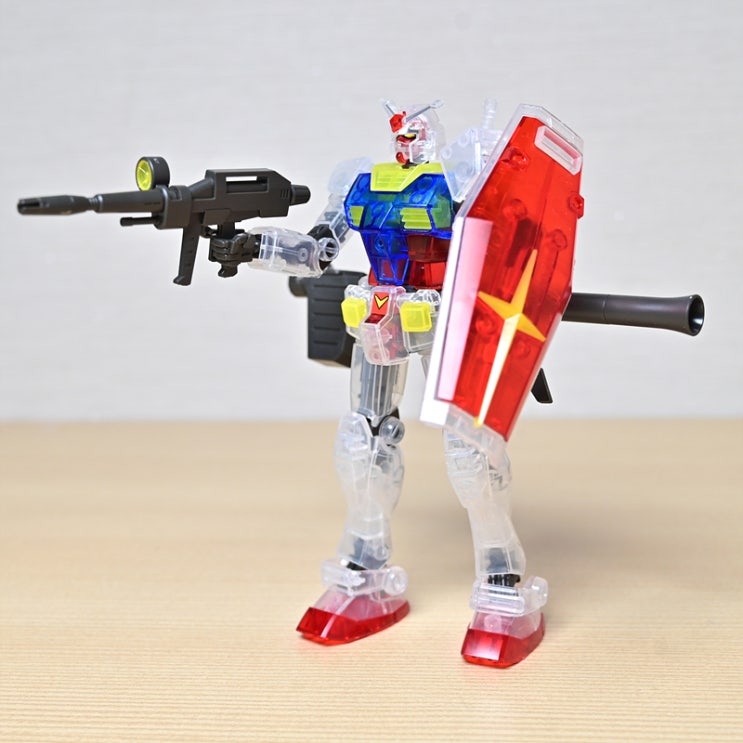  RX-78-2 HG 퍼스트 건담 클리어 투명 컬러(Gundam clear color)와 액션 베이스 2 그리고 런너 스탠드 클립