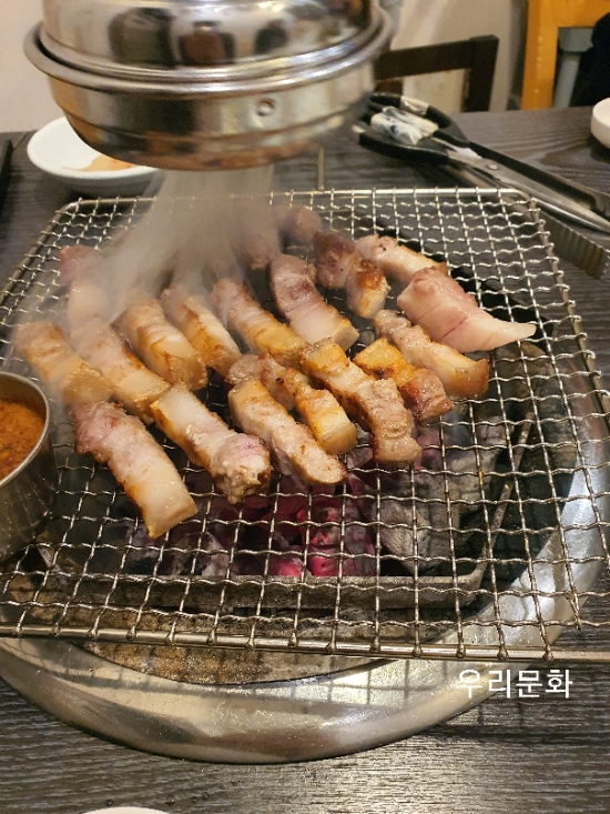 제주 흑돈가가 고대로 강남역에 입성! 강남고기맛집 동달식당