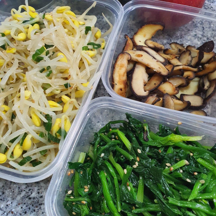  가볍게 즐기는 일주일밑반찬(시금치 콩나물 표고버섯)