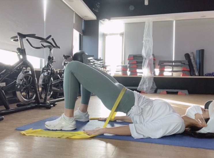  운동일기 세라밴드로 엉덩이 볼륨 업 시켜봐요