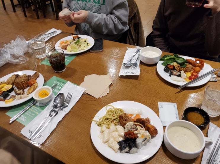  서울대입구역 애슐리 퀸즈 점심 시간에 런치 이용하기