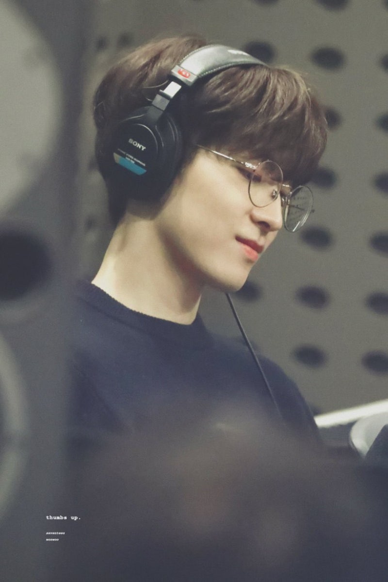 SEVENTEEN Wonwoo 眼鏡造型精彩瞬間合輯！
