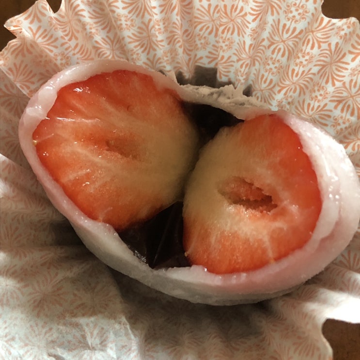 광주 흑석동 ‘cafe 마카리조’ : 수능생 선물 딸기모찌 맛집