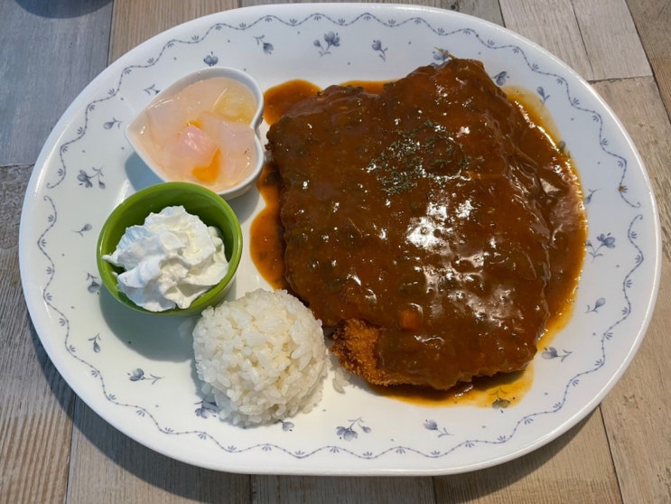 [이것저것] 경대북문 맛집, 도토리1 돈까스 , 돈까스 맛집, 뷰티인사이드 서점