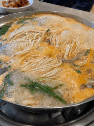  [시청 맛집] 오늘 점심은 여기~ 쌀쌀한 날씨에 얼큰한 국수 한 그릇! 시청 '곰국시집'