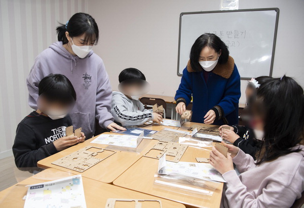 처우 열악한 지역아동센터, 시립 복지관처럼 호봉제 촉구, 국비 지원시설 사회복지사 집회 처우 열악한 지역아동센터, 시립 복지관처럼 호봉제 촉구, 국비 지원시설 사회복지사 집회