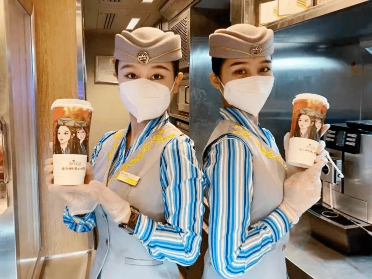 中 – 하루에 3000잔 팔리는 고속철도(高铁) ‘밀크티(奶茶)’ 中 – 하루에 3000잔 팔리는 고속철도(高铁) ‘밀크티(奶茶)’