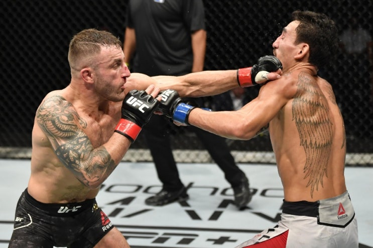 알렉산더 볼카노프스키: 할러웨이 맷집은 곧 떨어질 거야...UFC의 맥스 3차전 추진 확신 등 MMA 뉴스 알렉산더 볼카노프스키: 할러웨이 맷집은 곧 떨어질 거야...UFC의 맥스 3차전 추진 확신 등 MMA 뉴스