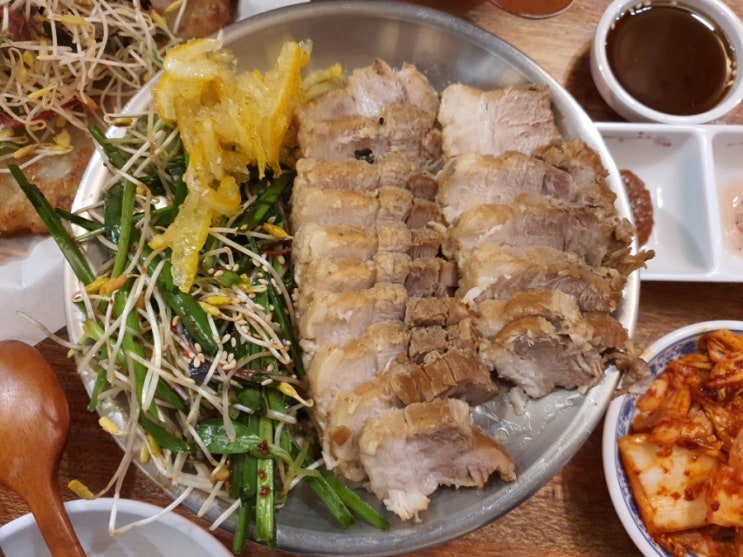 [익선동맛집] 잘빠진메밀 : 야들야들한 막국수와 유자 수육