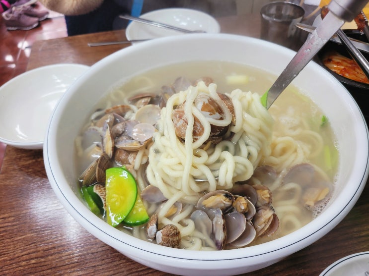  대림 생각보다맛있는집 바지락칼국수 점심으로 완벽했다.