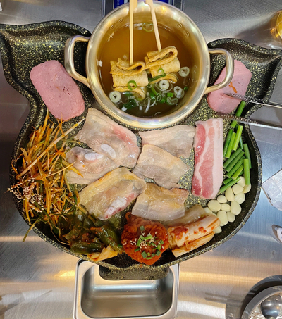  강동역  강남랭겹 길동사거리 냉삼맛집 구 새마을식당 레트로냉삼             돼지코 불판