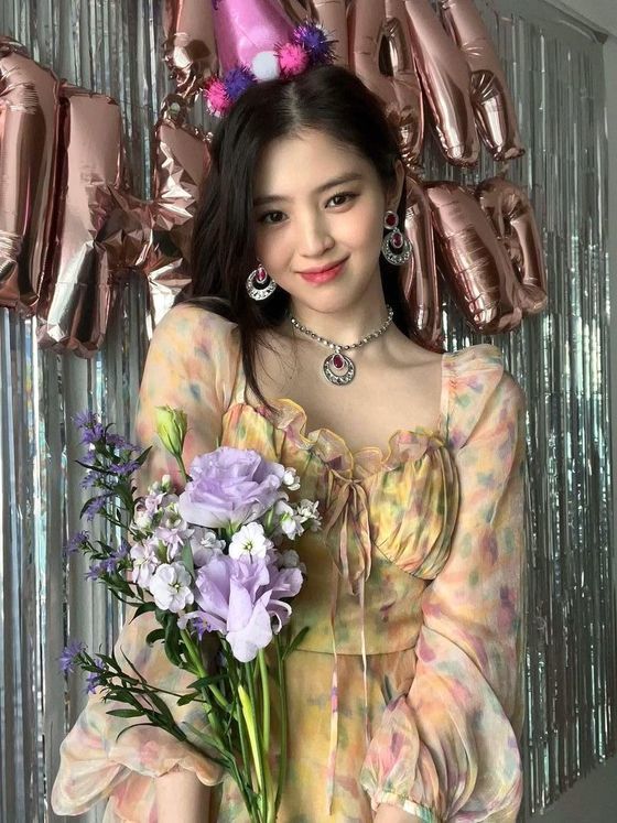  [21년11월18일] 넷플릭스 가격 인상, 한소희 귀걸이목걸이, 대낮에 마약류 복용 후 차량사고