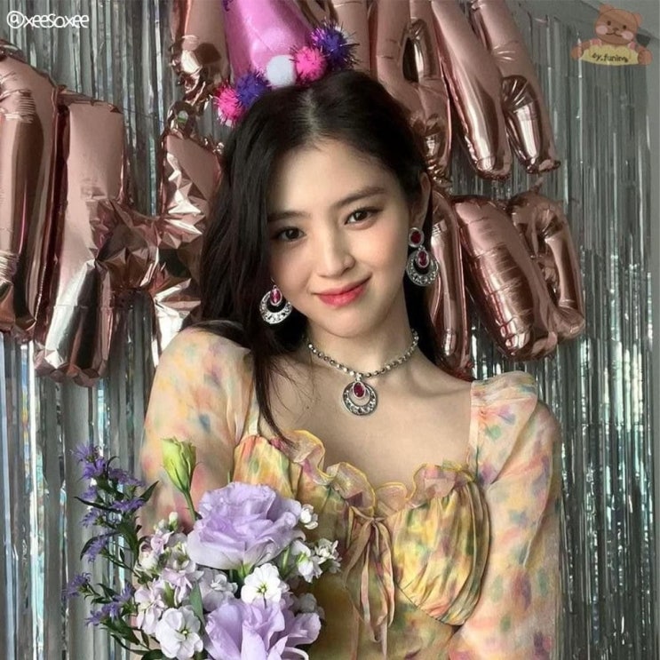  생일파티한 한소희 목걸이 귀걸이