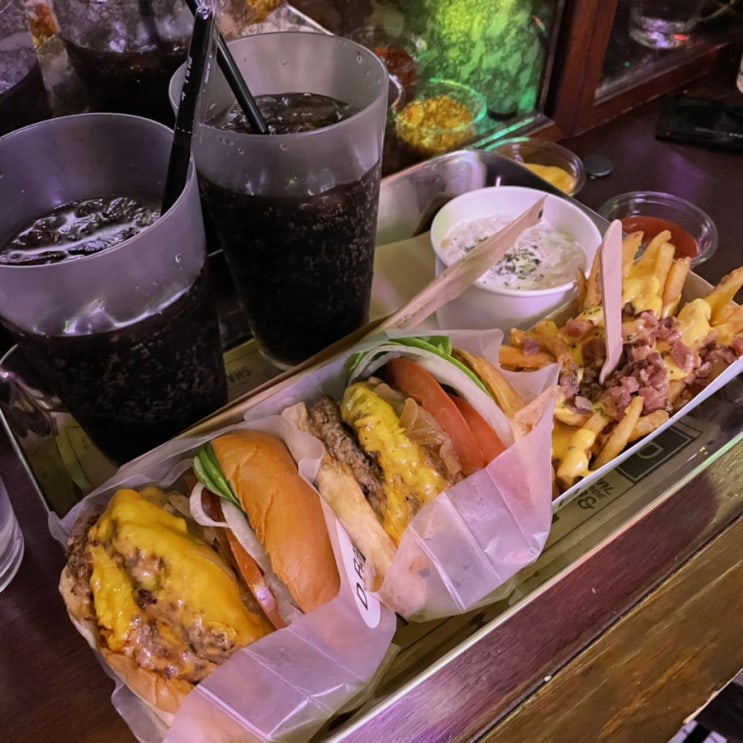  패티가 두툼한 수제버거 먹고 싶을 땐 바스버거 을지로점