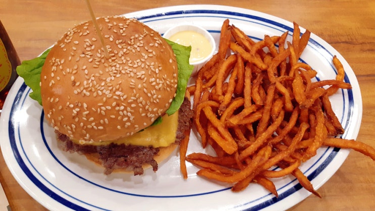광화문 맛집, 햄버거 브루클린더버거조인트 청계천점에서 '브루클린 웍스' 세트메뉴를 먹었다.