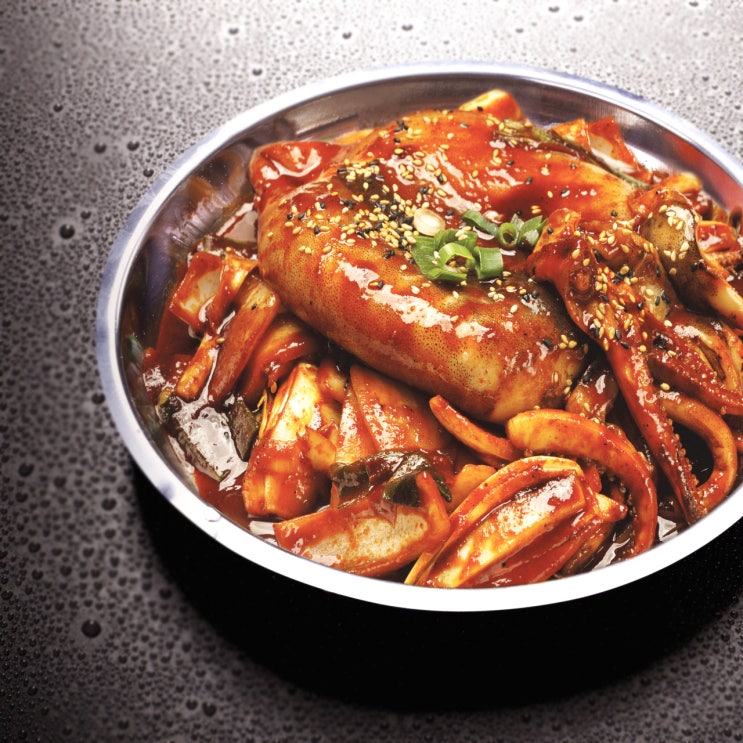  매운오징어볶음과 김치찜이 있는, 실내포차 분위기 연동 맛집!