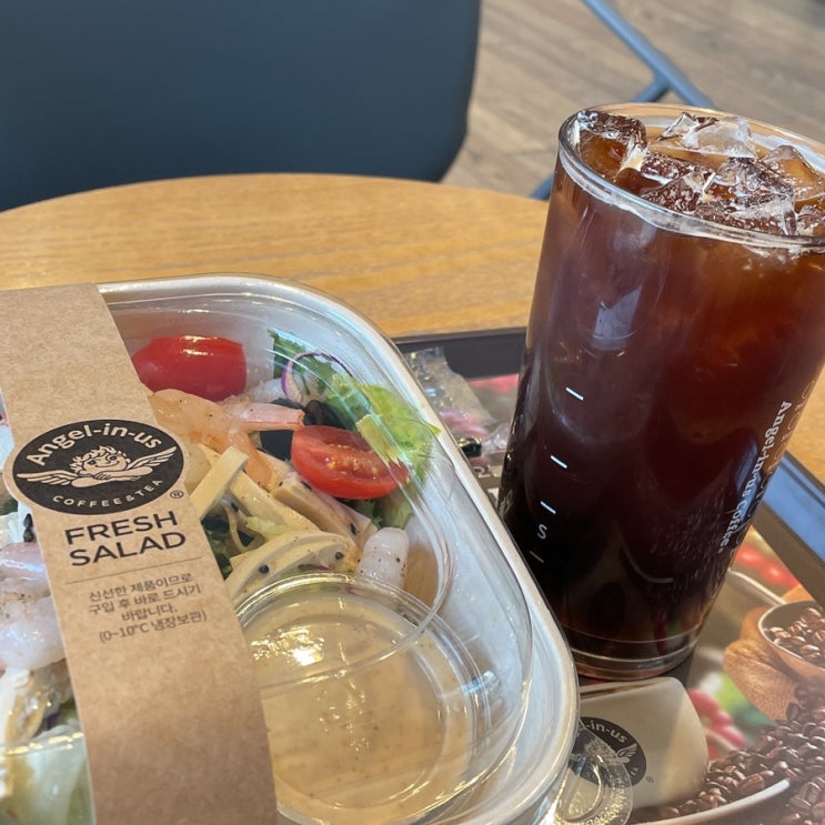  엔제리너스 샐러드와 스콘 디카페인아메리카노를 먹어보다!