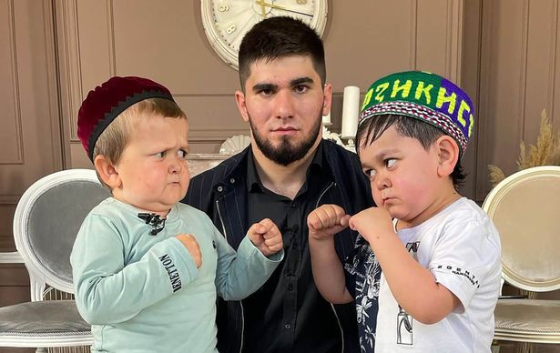 UFC, '미니 하빕' 하스불라 vs 래퍼 압두 로직 시합 추진 중...최초 성장 호르몬 결핍증 환자 격투기 되나 UFC, '미니 하빕' 하스불라 vs 래퍼 압두 로직 시합 추진 중...최초 성장 호르몬 결핍증 환자 격투기 되나