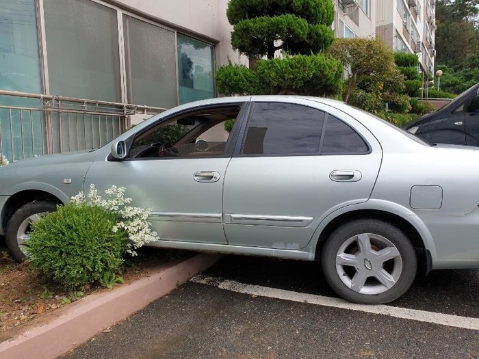 아파트 베란다 부순 車 "배 째라라는 차주가족"