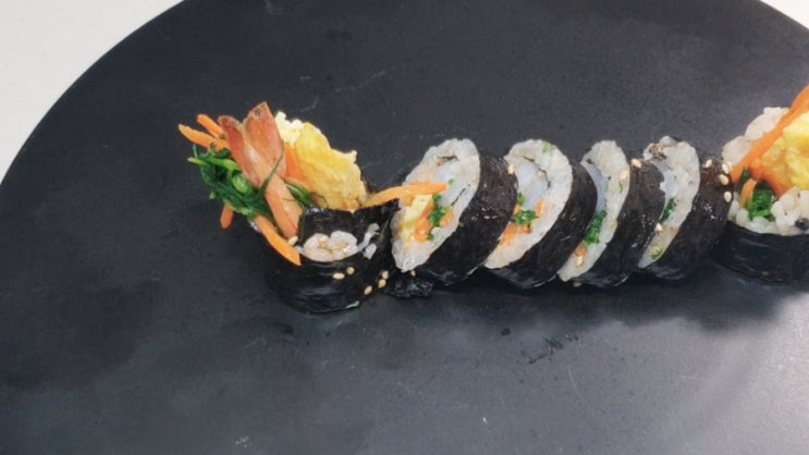  초간단김밥! 새우와세발나물을 이용해 아기 미니 김밥 만드는법!