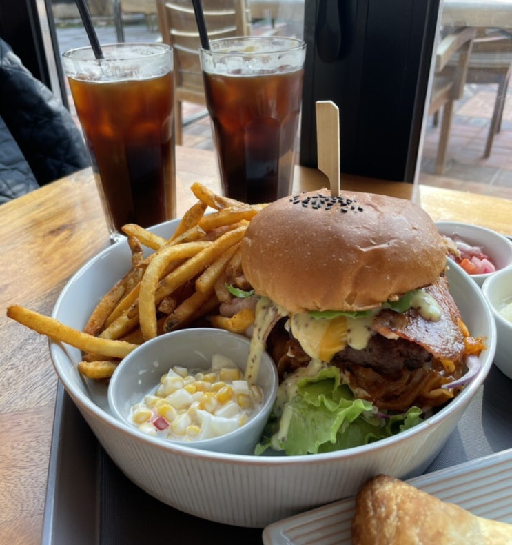  [양주카페 추천] 양주 데이트하기 좋은 브런치 맛집::파머스빌리지플러스 양주점(수제버거 맛집)