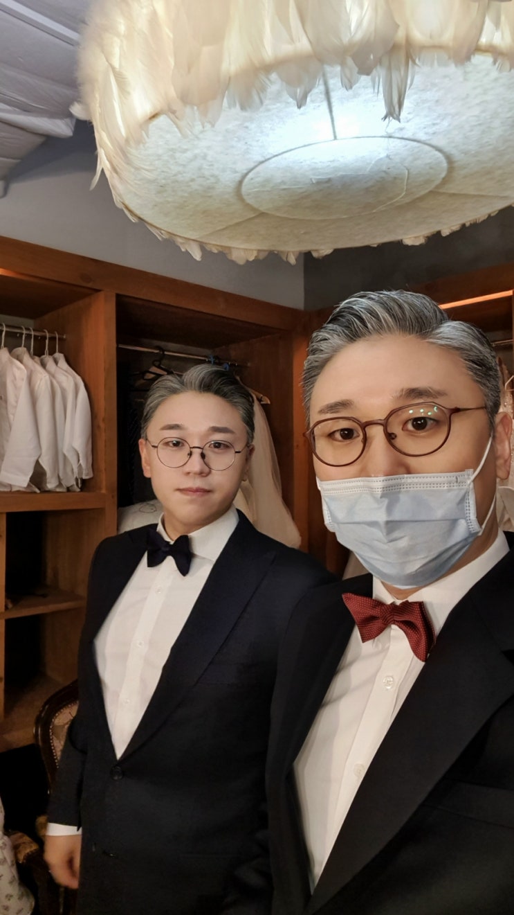  남자들끼리 가족 사진 한 컷. 오래오래 건강하세요 할아버지 아버지!!