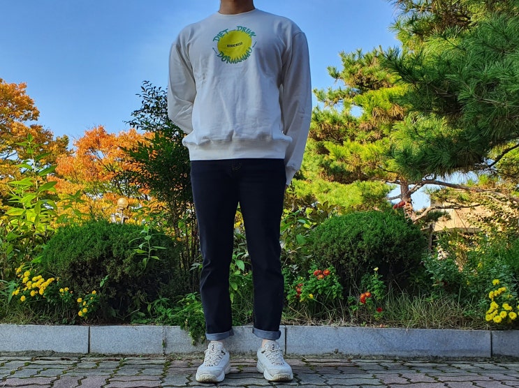 쿠키니즈 흰색 맨투맨 봄 가을 남자 스웻 셔츠 코디 쿠키니즈 흰색 맨투맨 봄 가을 남자 스웻 셔츠 코디