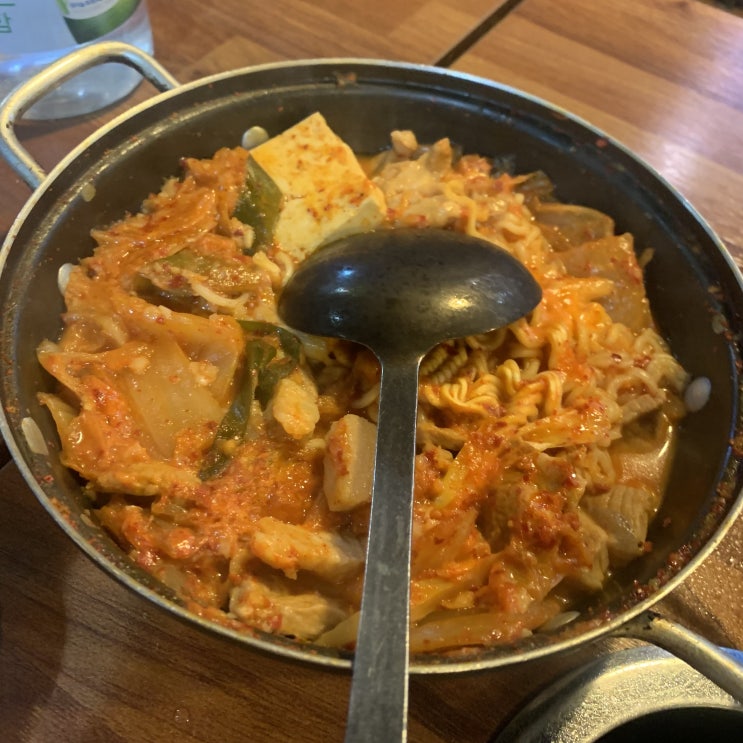 &lt;서울 동대문역사문화공원역 맛집&gt; 군생활 최고 동대문 김치찌개 맛집, "김삼보 을지로6가점" (7.9)