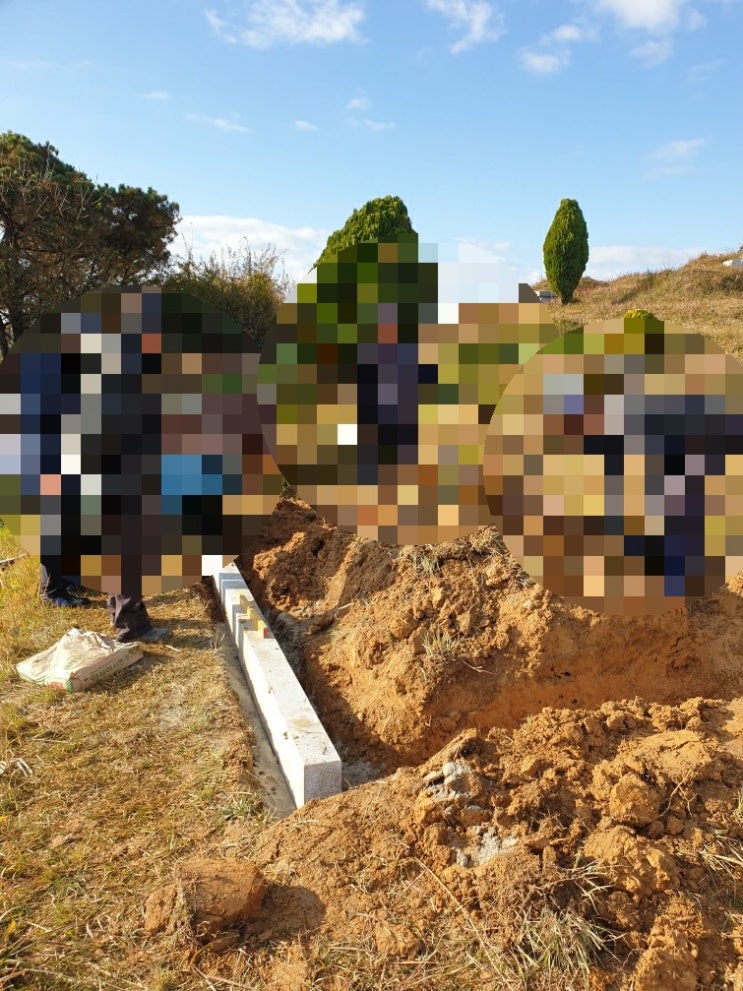  2021년 경북 김천시 개령면 신룡리 성당묘지 둘레석 작업 고인돌장묘개발 장의사 #둘레석 #상주장의사 #산소작업
