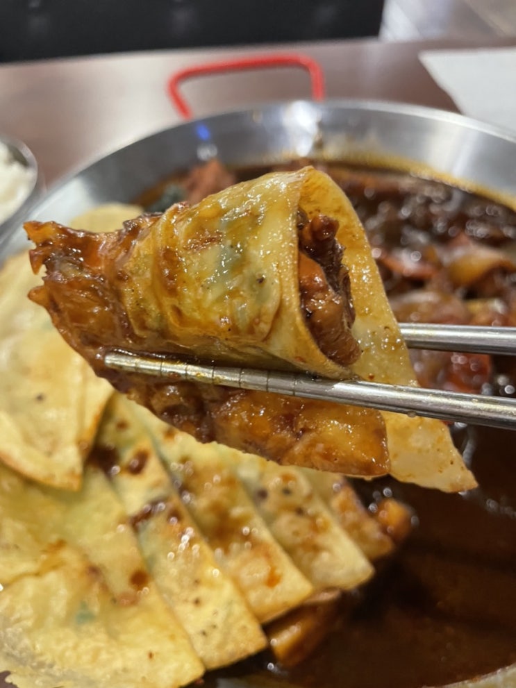 옥계 서민찜닭에서 기분좋은 저녁 (납작만두 추가는 진리다) 옥계 서민찜닭에서 기분좋은 저녁 (납작만두 추가는 진리다)