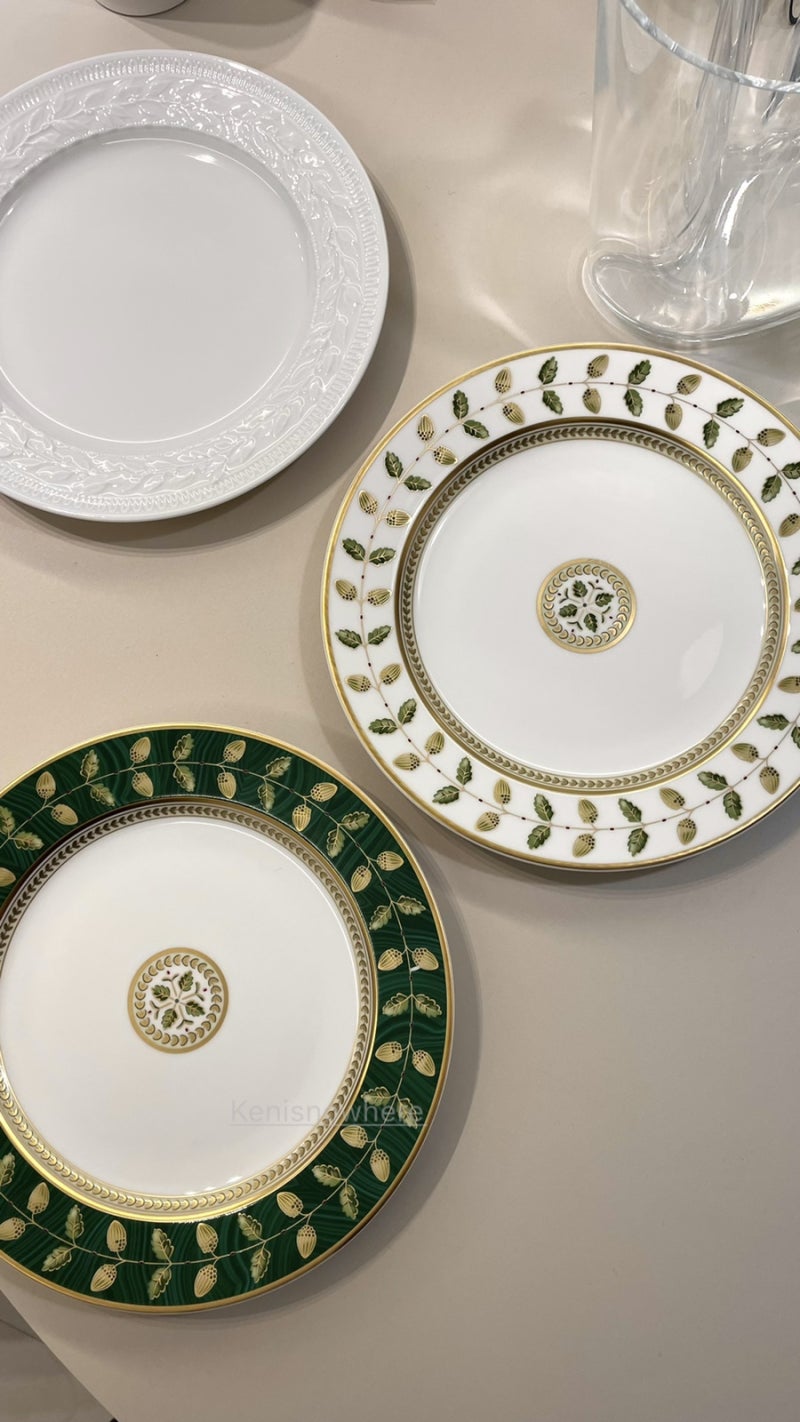 Bernardaud site officiel  Création et savoir faire en porcelaine depuis  1863 : arts de la table, objets décoratifs, bijoux et éditions d'artistes.