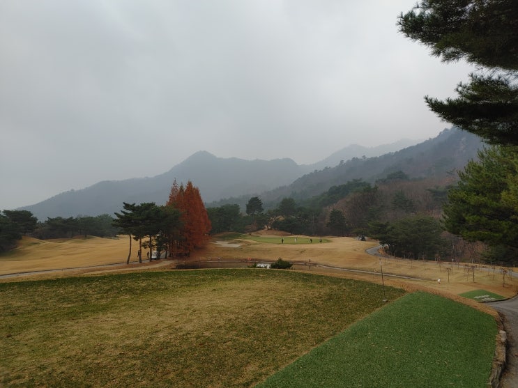  썬힐GC-벨리코스 : 경치가 좋은 골프장. 산중턱에 있는 마운틴형 골프장(경사있는 코스와 그린). 조용하고 다른 플레이 영향이 적고 관리가 잘된 골프장