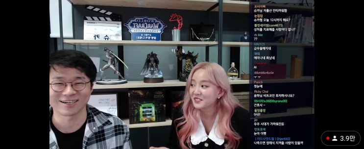  이제는 가수의 신곡 홍보는 공중파 보다는 인터넷 방송이 익숙한 시대 - 윤하 슈카월드에 출연하다