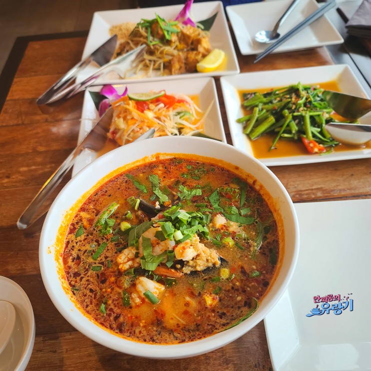 이태원 태국음식 부다스벨리 똠얌꿍 쌀국수와 팟타이