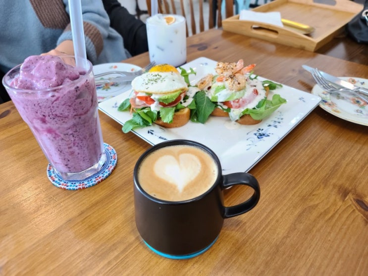  창원카페맛집 _ 쁘띠테라스 _ 브런치카페 방문했어요 : )