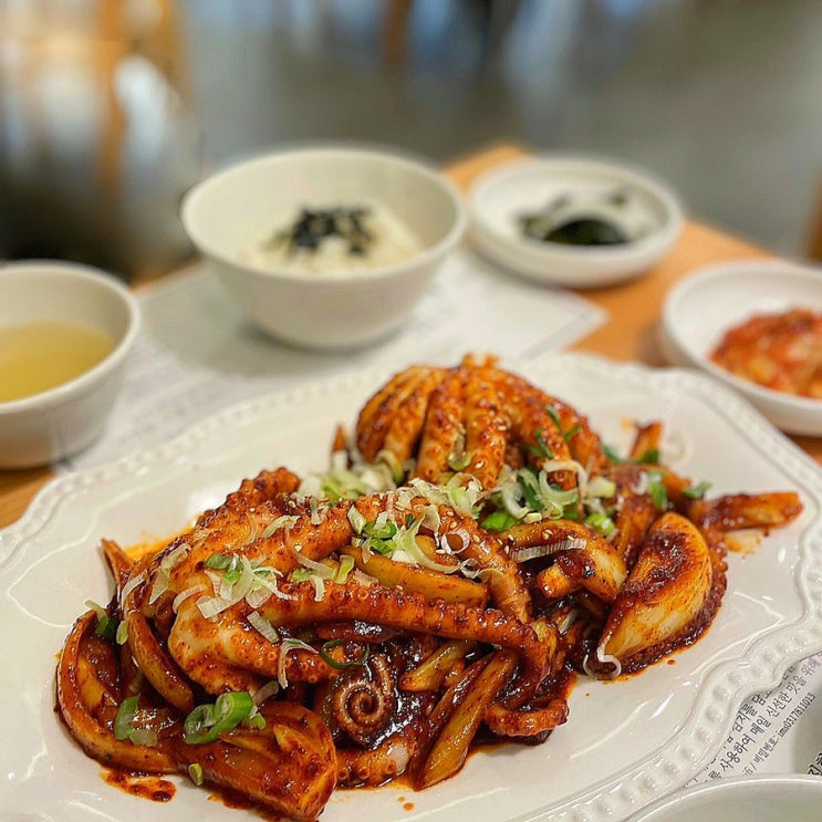  매콤한 낙지볶음을 판교 아브뉴프랑 한식 맛집 일면식에서 먹었어요